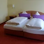 Holzhauer فندق